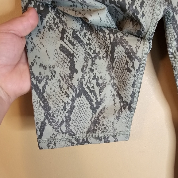 Fabletics Powerhold Snakeprint Leggins Size XXL NWT - Picture 4 of 7